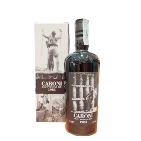 Bouteille de rhum Caroni 22 ans 1983, une rareté recherchée par les amateurs de rhum.