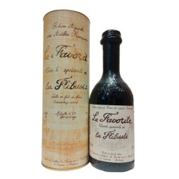 Le rhum La Flibuste 1987 incarne trois décennies de vieillissement dans les chais de La Favorite