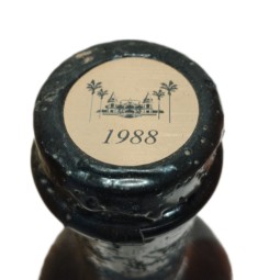 La Cuvée Flibuste 1988 de La Favorite est le résultat d'un vieillissement de 29 ans en fût de chêne.