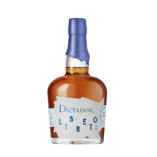 Bouteille de Dictador Libreto 2001 American Oak, un rhum de qualité vieilli en fûts de chêne américain.