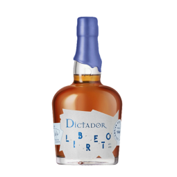 Bouteille de Dictador Libreto 2000 American Oak, un rhum de qualité vieilli en fûts de chêne américain.