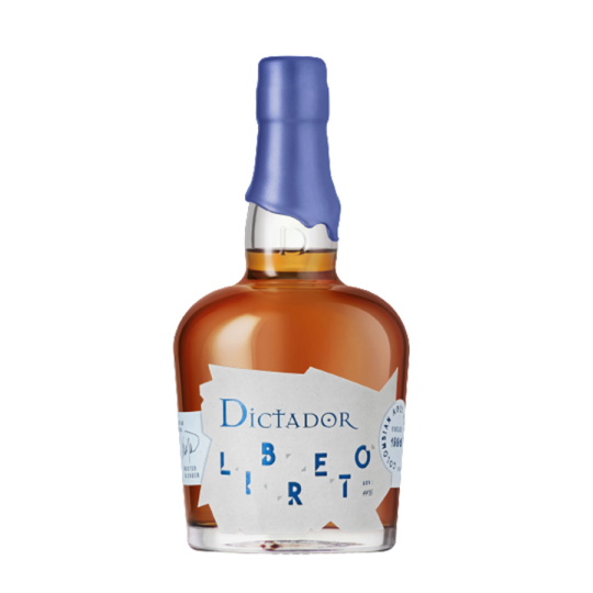 Bouteille de Dictador Libreto 2002 American Oak, un rhum de qualité vieilli en fûts de chêne américain.