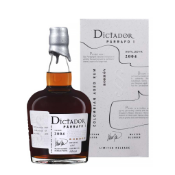 Bouteille de Dictador Párrafo 2004 Bourbon, un rhum de qualité vieilli en fûts de bourbon.